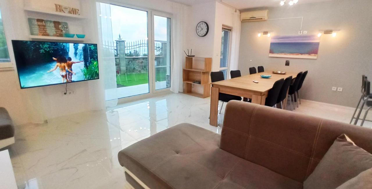 Arode Villa Ovidius - Apartments بالشيك المظهر الخارجي الصورة