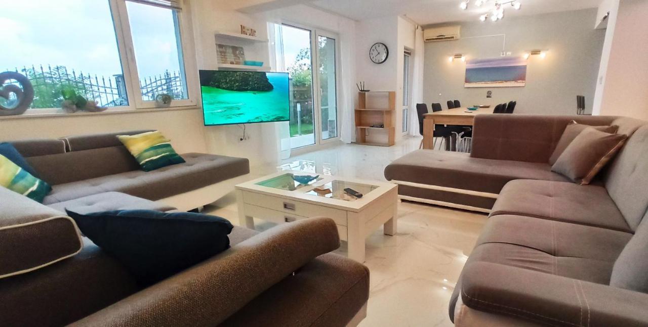 Arode Villa Ovidius - Apartments بالشيك المظهر الخارجي الصورة