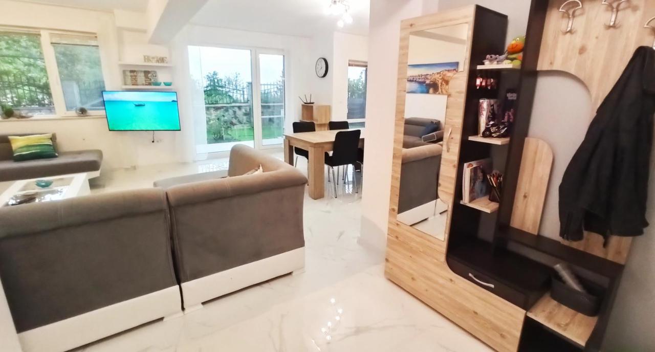 Arode Villa Ovidius - Apartments بالشيك المظهر الخارجي الصورة